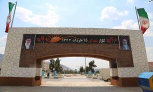 عطرافشانی و غبارروبی مزارشهدای ۱۵ خرداد در منطقه ۱۵