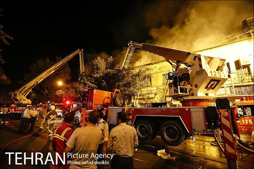 اعزام ۶ ایستگاه آتش نشانی به آتش سوزی غرب تهران