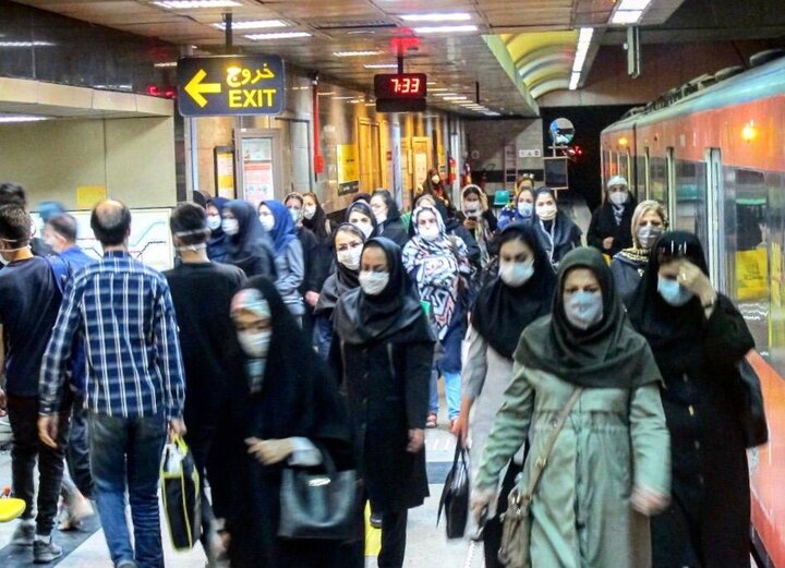 استفاده حداکثری شهروندان از ماسک در شهر زیر زمینی