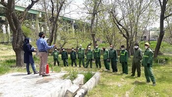 استقرار اکیپ های اطفاء حریق در باغات و بوستان های منطقه۲