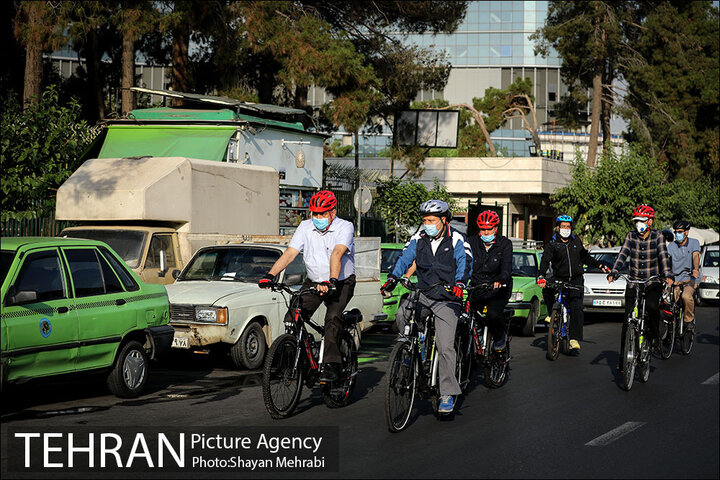 مسئولان شهری با دوچرخه به محل کار خود می روند