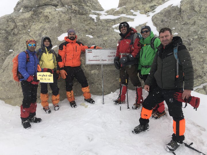 صعود تیم کوهنوردی منطقه ۱۵ به قله دماوند