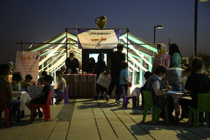  نمایشگاه فرهنگی عطر سیب در دریاچه شهدای خلیج فارس برگزار می شود
