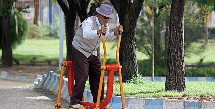 اینفوگرافیک | جوان‌ترین و پیرترین مناطق تهران / شهر برای حضور سالمندان آماده نیست / مناسب‌سازی چقدر هزینه برمی دارد؟