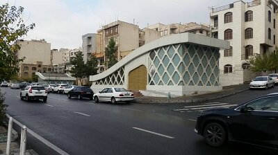 مناسب سازی ورودی های مترو در منطقه ۲ 