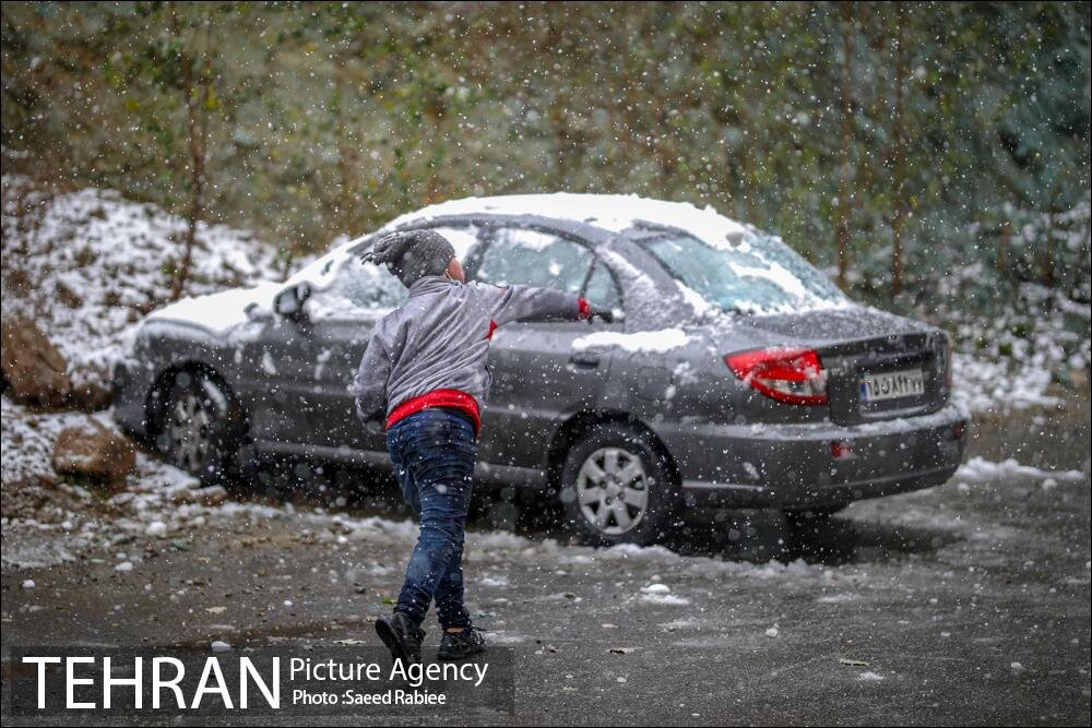 بارش نخستین برف پاییزی در تهران
