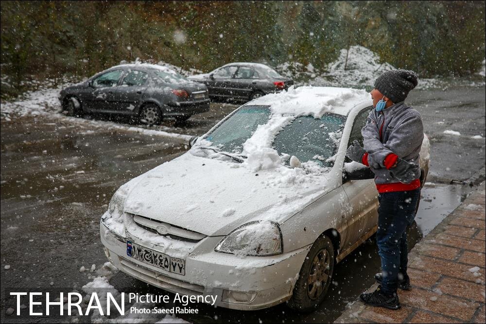 بارش نخستین برف پاییزی در تهران