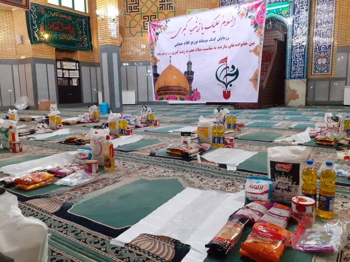 توزیع بسته های یلدایی بین خانواده های نیازمند شمال شرق تهران
