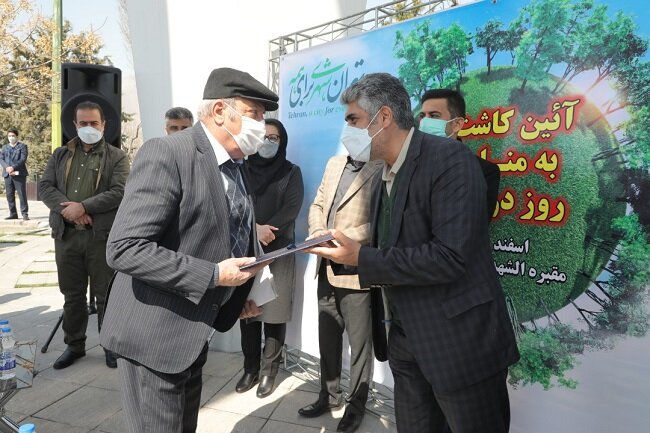 تجلیل از فعالان  و دوستداران محیط زیست 