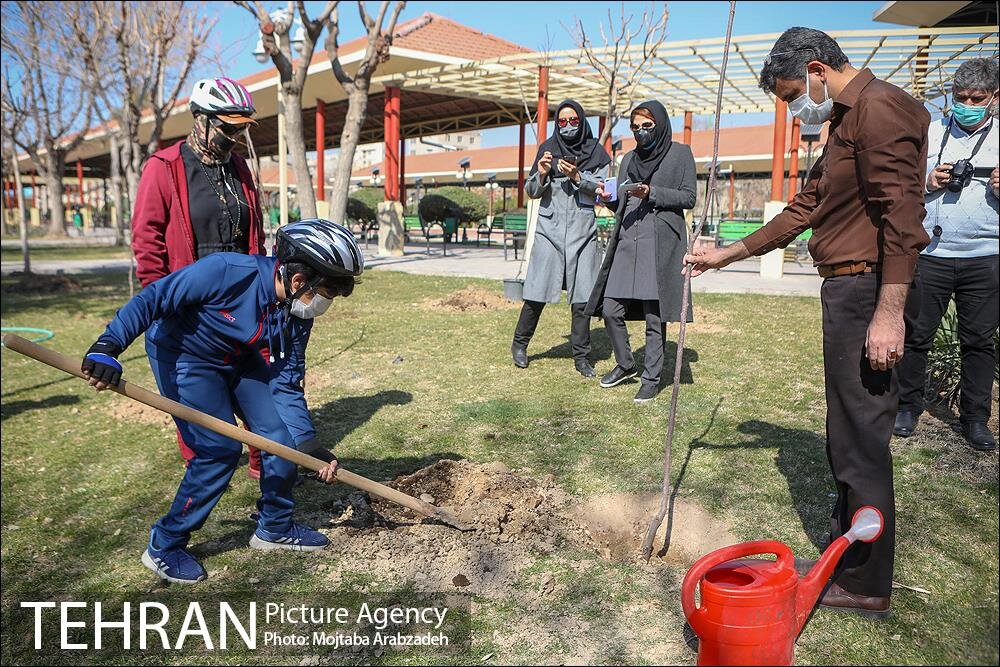 آیین درختکاری دوچرخه سواران تهران