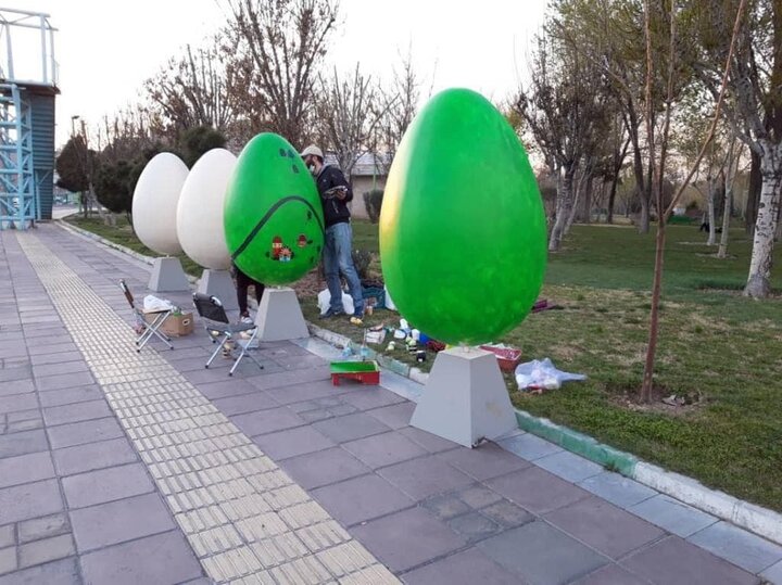 نصب تخم مرغ‌های رنگی در ۶ نقطه باب الرضای تهران