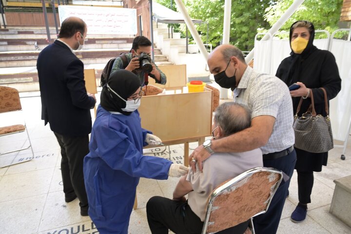 تقدیر زالی از راه اندازی پایگاه واکسیناسیون محله جماران در شمال تهران