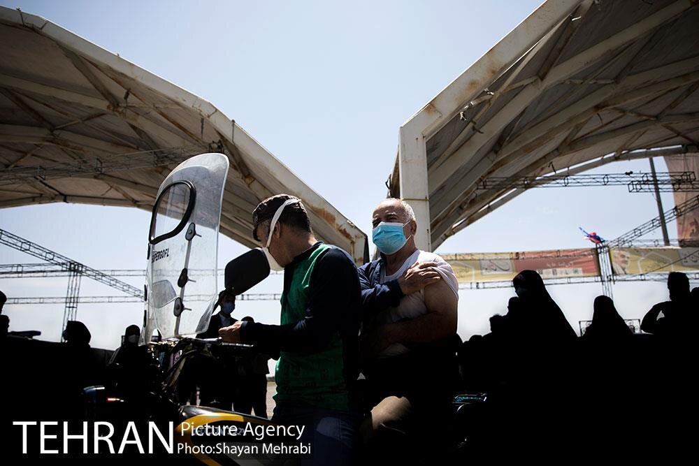 بزرگترین مرکز واکسیناسیون خودرویی کرونا در تهران