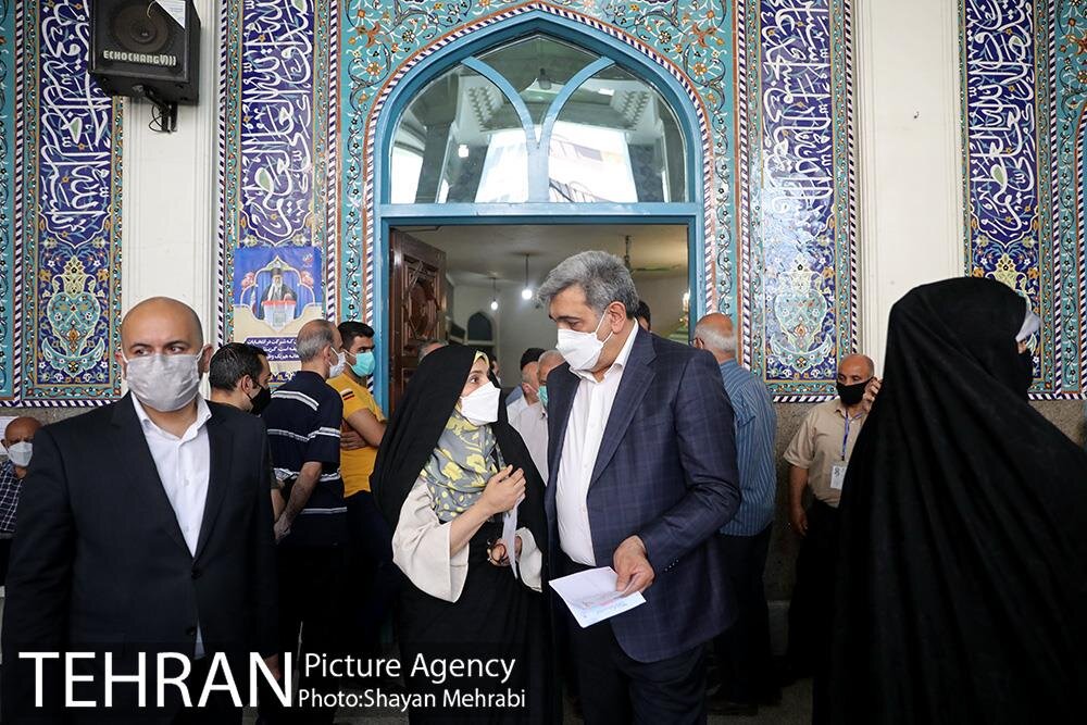 حضور شهردار تهران در انتخابات 1400