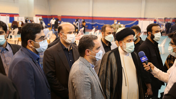 بازدید سرزده رییس جمهور از مرکز تجمیعی واکسیناسیون منطقه ۶ تهران