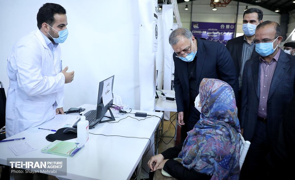 بازدید شهردار تهران از مراکز واکسیناسیون