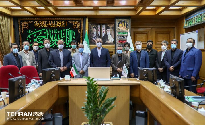 جلسه شورای معاونین با حضور شهردار تهران