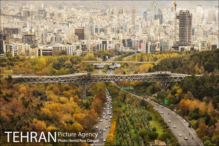 پل طبیعت در پاییز تهران