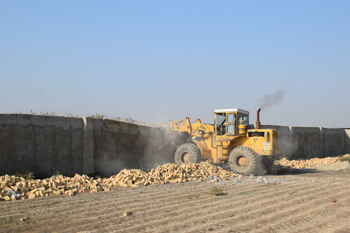 ساخت و سازهای غیرمجاز در اراضی کشاورزی حریم منطقه ۲۰ تخریب و آزاد سازی شد