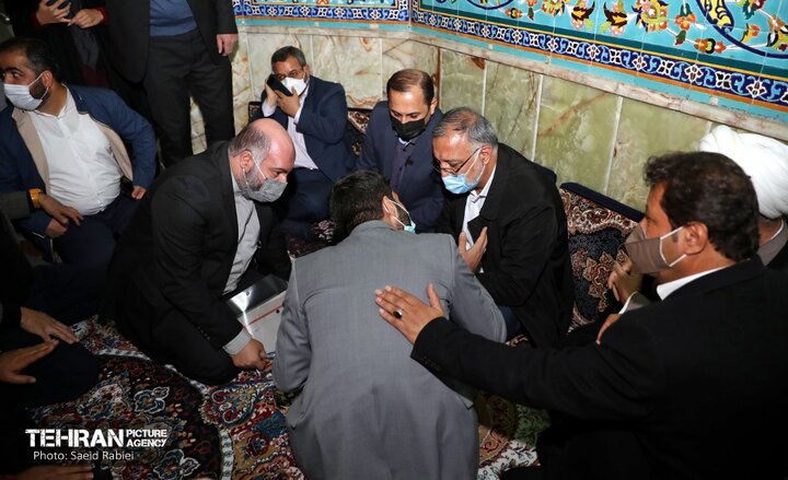 دیدار چهره به چهره شهردار تهران با اهالی منطقه ۳ در مسجد شهید نواب صفوی