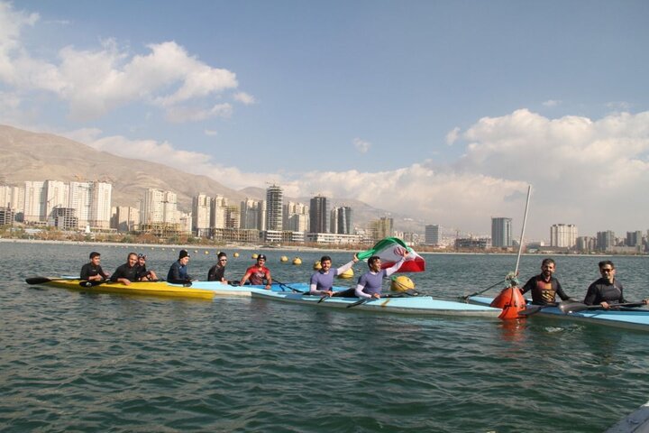 برگزاری مسابقات قایقرانی در دریاچه شهدای خلیج فارس