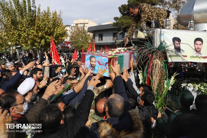 مراسم تشییع شهید مدافع حرم با حضور گسترده مردم تهران