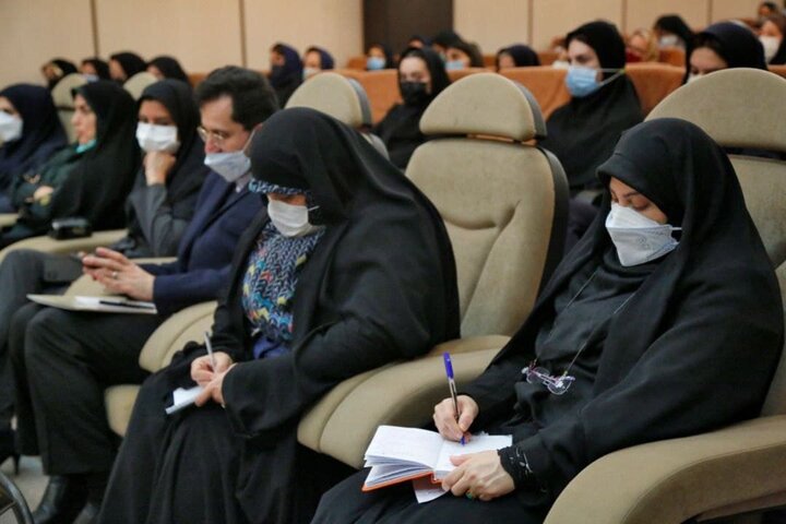 بررسی طرح ارائه مشاوره رایگان به بانوان در سرای‌محلات 