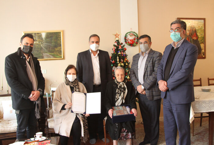 دیدار شهردار منطقه۶ با خانواده شهید ارمنی طومانیان