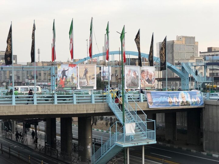 اکران سازه‌های ثابت و موقت مناسبتی در منطقه ۴