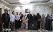 حضور شهردار تهران در منزل خانواده شهید عبدالله باقری