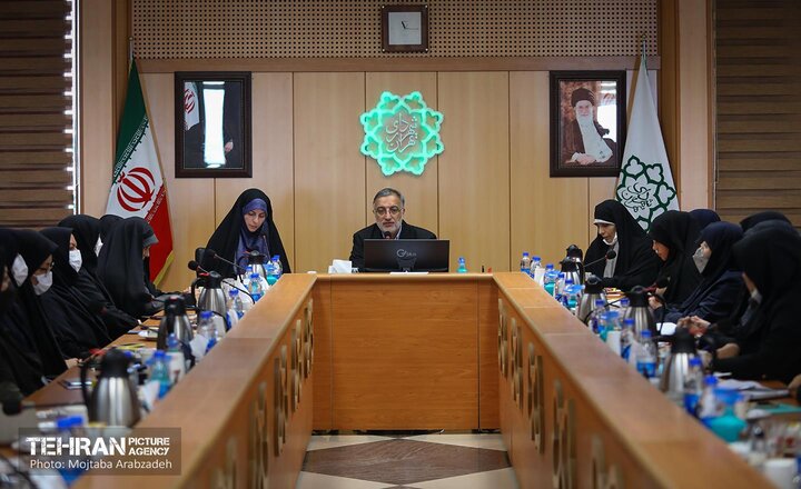 نشست شهردار با بانوان مدیر در شهرداری تهران