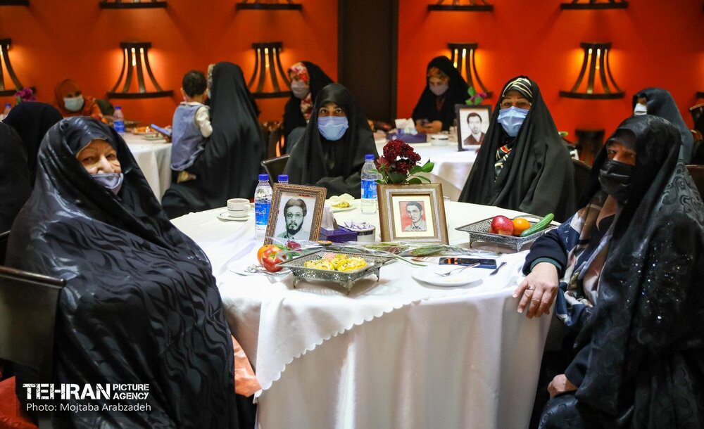 دیدار شهردار تهران با مادران شهدای منطقه 12