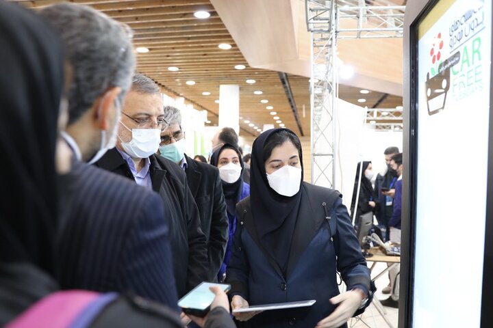 بازدید شهردار تهران از غرفه سازمان فاوا در نمایشگاه حمل‌ونقل‌ پاک 