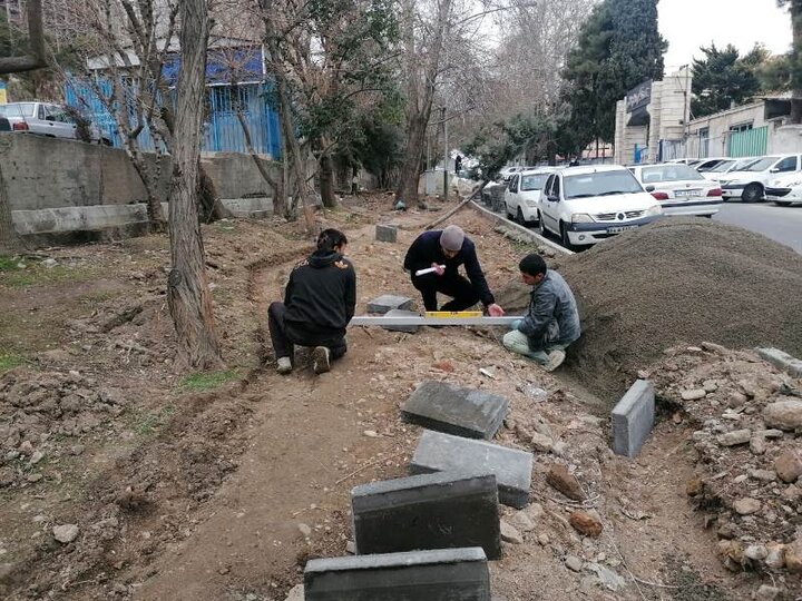 تبدیل فضای بی‌دفاع شهری واقع در جنب هتل استقلال به پاتوق محله‌ای 
