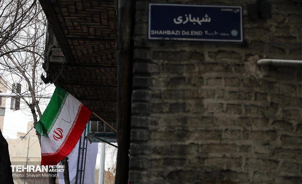 تهران به رنگِ پرچم افتخار
