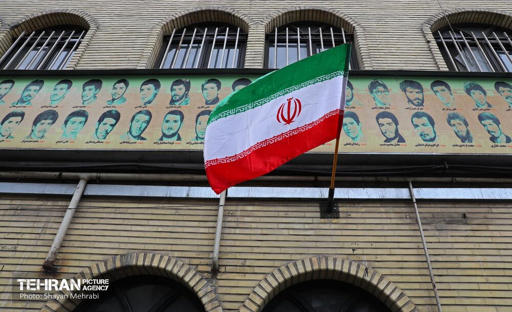 تهران به رنگِ پرچم افتخار