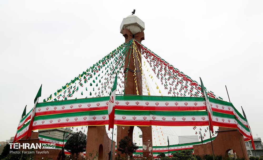 پرچم افتخار در ایام الله دهه فجر ۱۴۰۰ منطقه ۵
