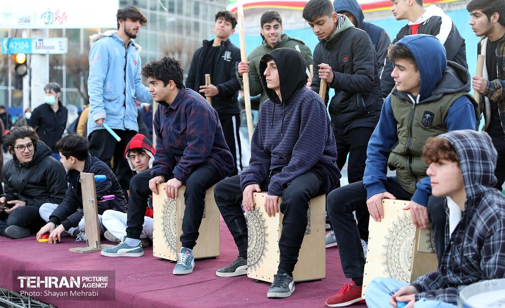 ویژه برنامه گروه نسل جدید در میدان ونک