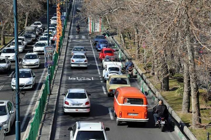 دور دور خودروهای کلاسیک و قدیمی در خیابان‌های منطقه ۳
