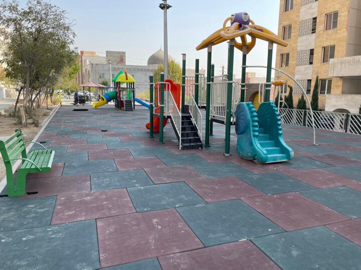 احداث دو هزار مترمربع کفپوش زمین بازی کودکان در منطقه ۲۲