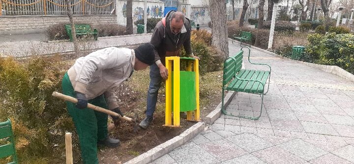 تعویض و نصب مخازن جدید پسماند در بوستان‌های منطقه ۹