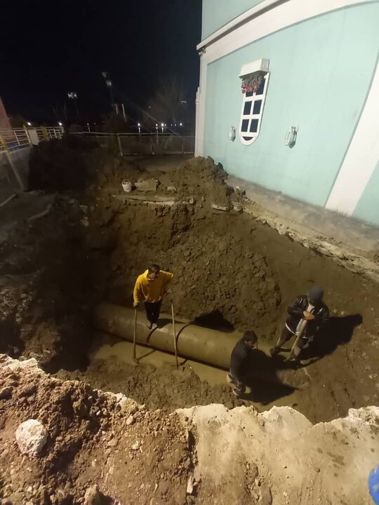  انسداد بخشی از معبر شرقی دریاچه شهدای خلیج فارس به دلیل نشتی لوله آب