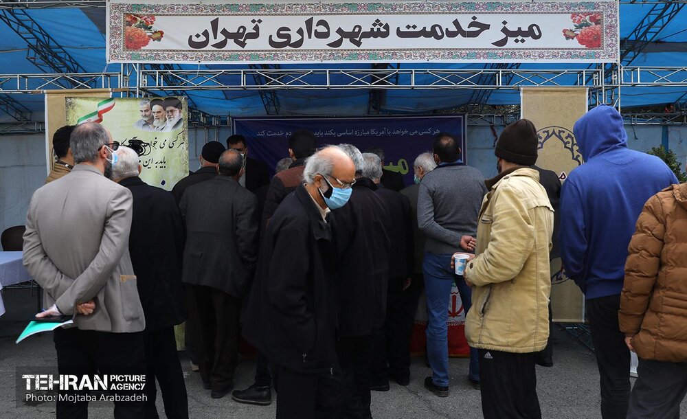 نمازگزاران جمعه پای میز خدمت شهرداری تهران