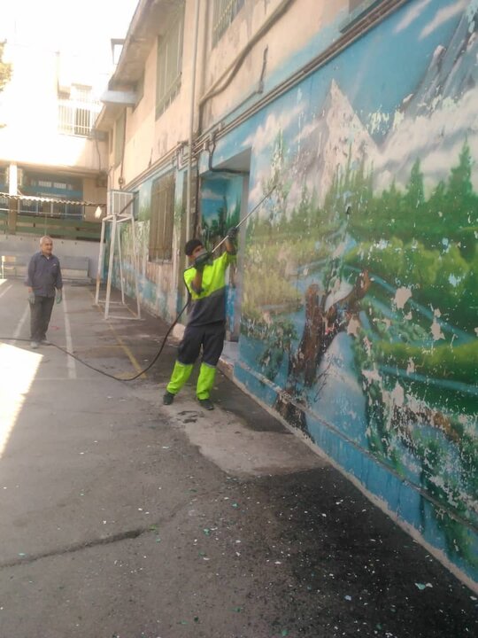 شست‌وشو و پاکسازی نماهای شهری در منطقه ۴