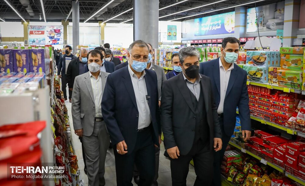 بازدید شهردار تهران از فروشگاه شهروند و میادین میوه تره بار