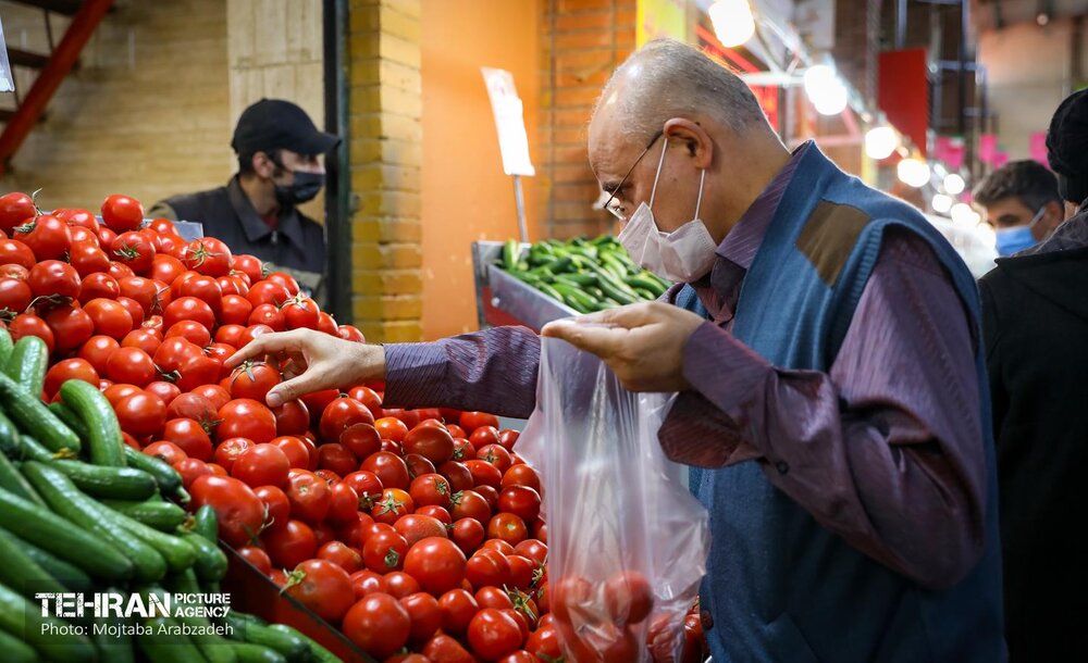 بازدید شهردار تهران از فروشگاه شهروند و میادین میوه تره بار