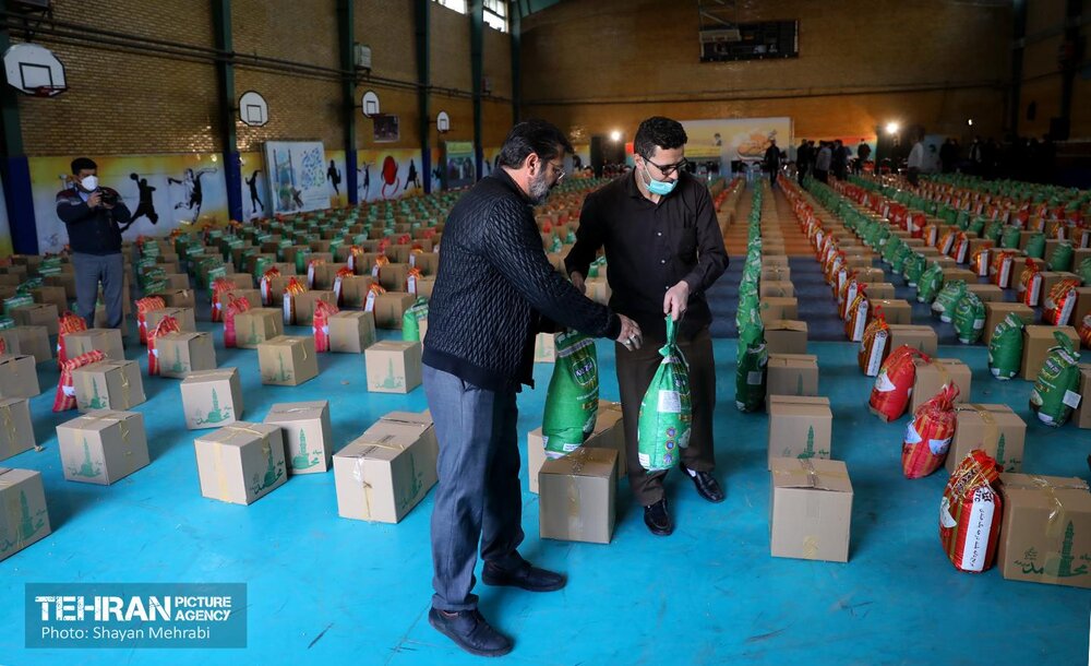 رزمایش همدلی و توزیع ۱۴۰۰۰ بسته معیشتی بین پاکبانان شهر تهران