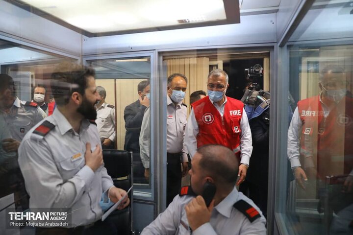 بازدید سرزده شهردار تهران از ستاد فرماندهی عملیات ۱۲۵