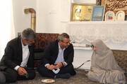 دیدار نوروزی معاون هماهنگی شهرداری تهران با خانواده شهید در منطقه۱۱