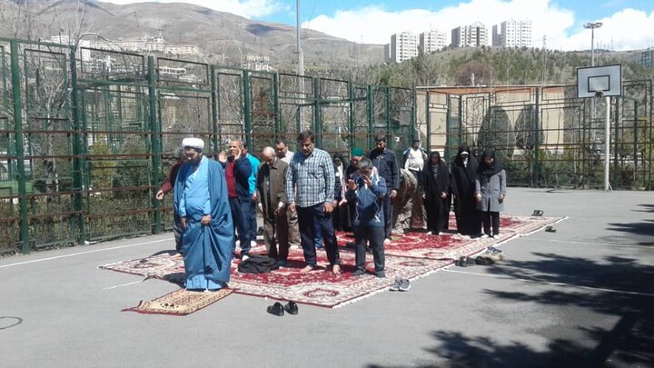 برپایی نماز جماعت روز طبیعت در بوستان‌های شمال تهران